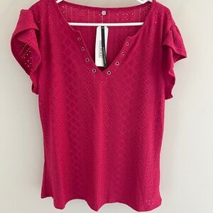 Cap sleeve t-shirt/ blouse w/textured detail, size large